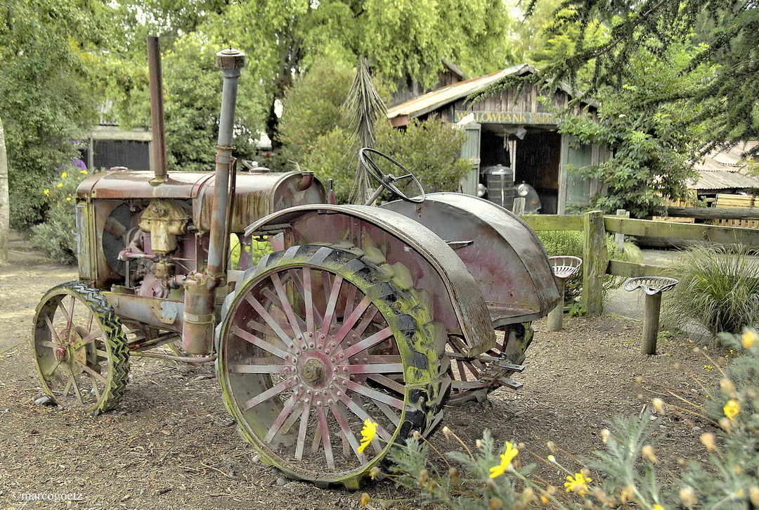 TRAKTOR FARM LYTTLETON NEUSEELAND 2 